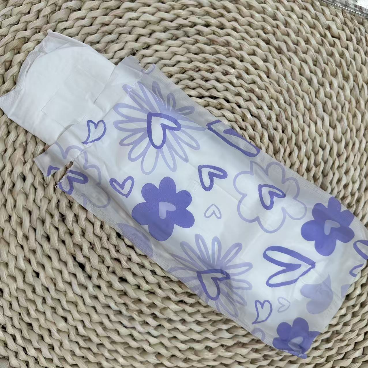 Ultra Absorbent Super Thin Ladies Menstrual Sanitary Napkins / Sanitary Towels / Woman Pads