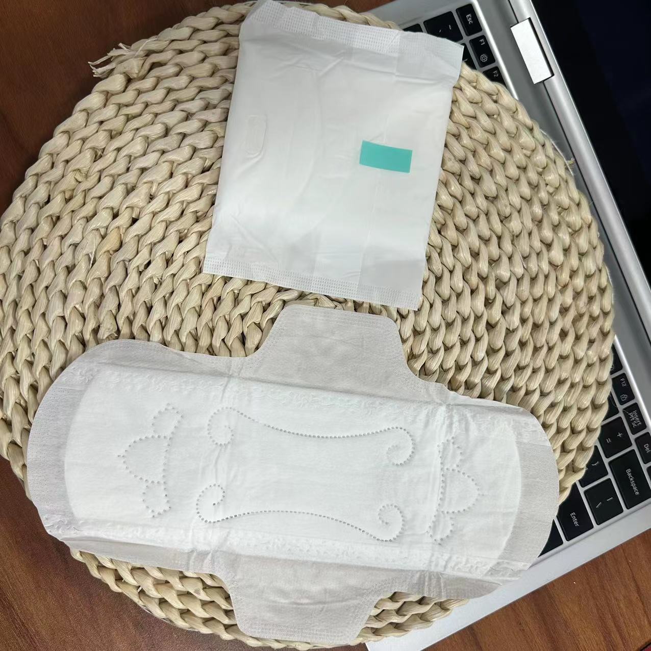 Chemical Free & Hypoallergenic Ladies Disposable Sanitary Napkins / Women Pads for Daily Use 240mm 245mm 260mm